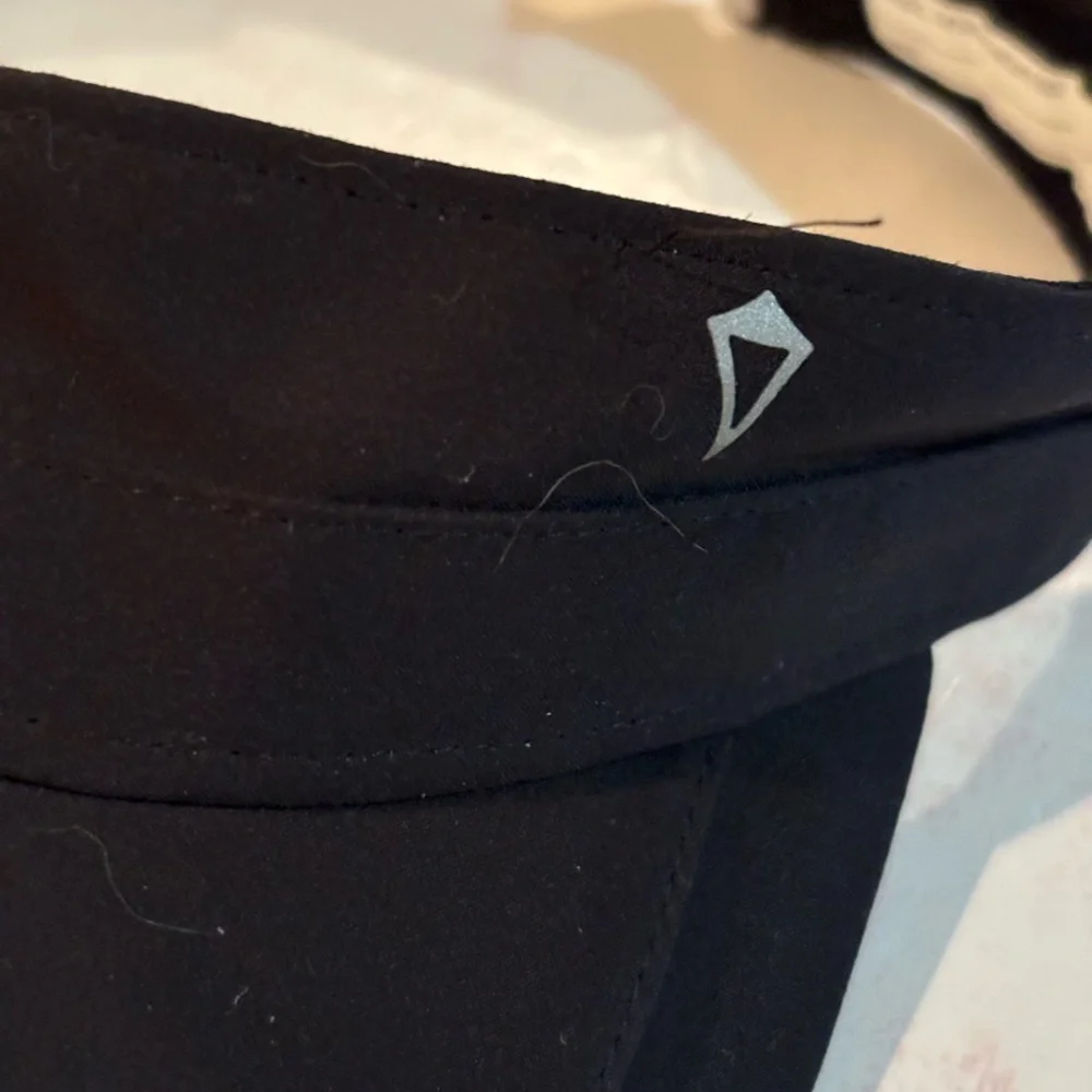 IVIVVA by LULULEMON Black Visor